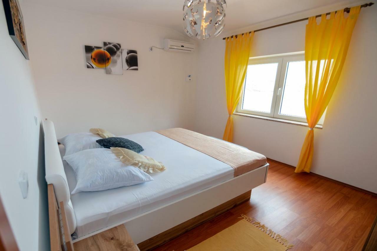 Apartmani Ivan Lopar Exterior photo